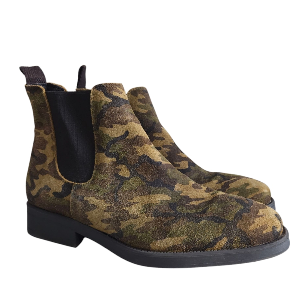 Anthropologie Jacinta Camo print Chelsea Boots